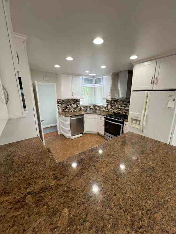 2125 Edmore Ave - Photo 4 of 18