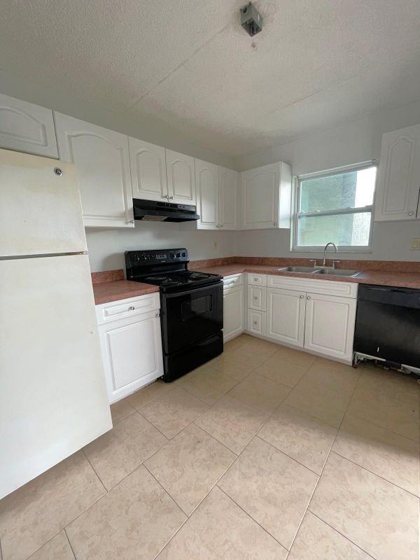2846 Somerset Park Dr ##203 - Photo 2 of 15