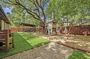 303 Pin Oak Dr - Photo 1 of 1