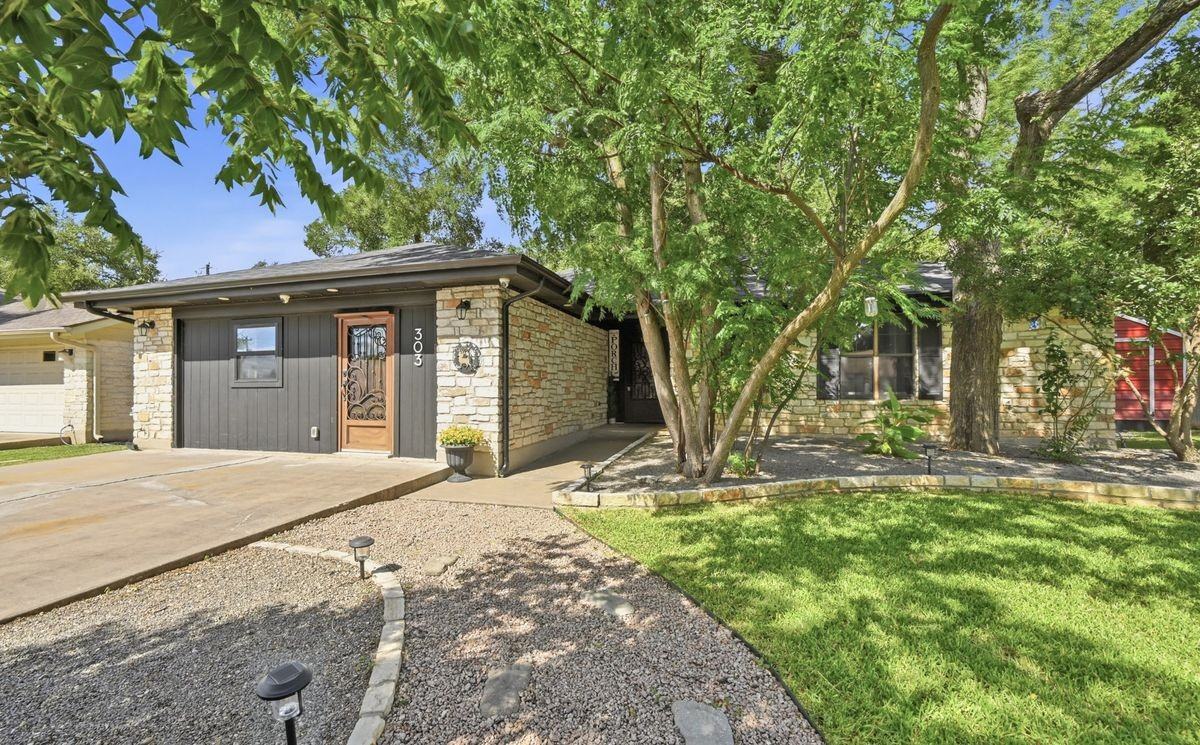 303 Pin Oak Dr - Photo 5 of 38
