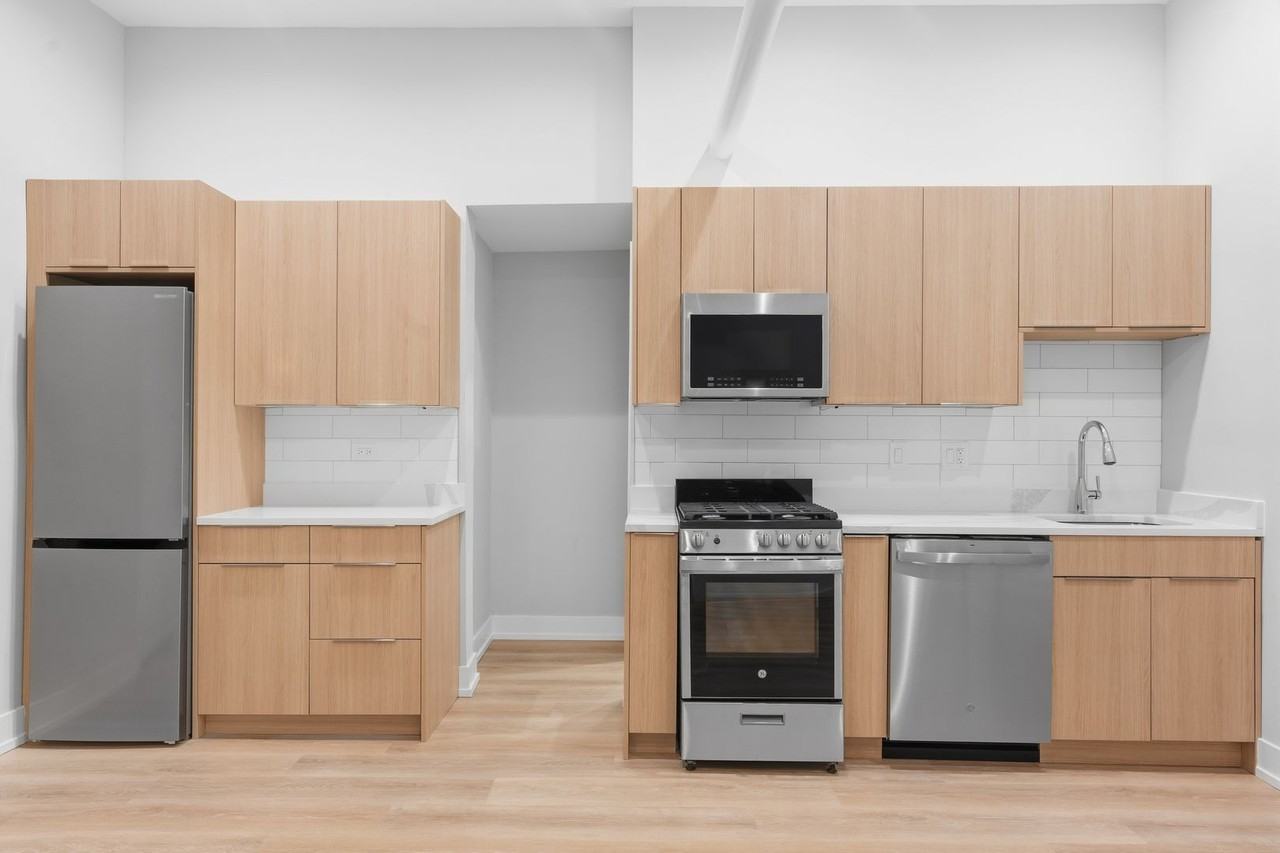 The Kenmore on Edgewater - Photo 5 of 17