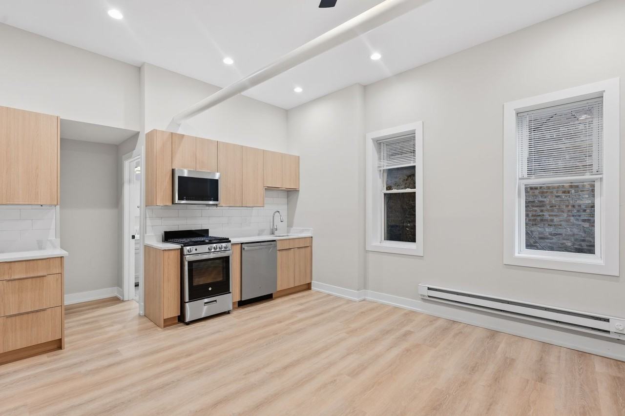 The Kenmore on Edgewater - Photo 6 of 17