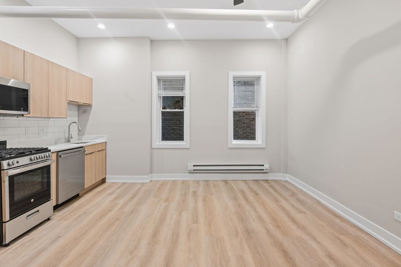 The Kenmore on Edgewater - Photo 7 of 17