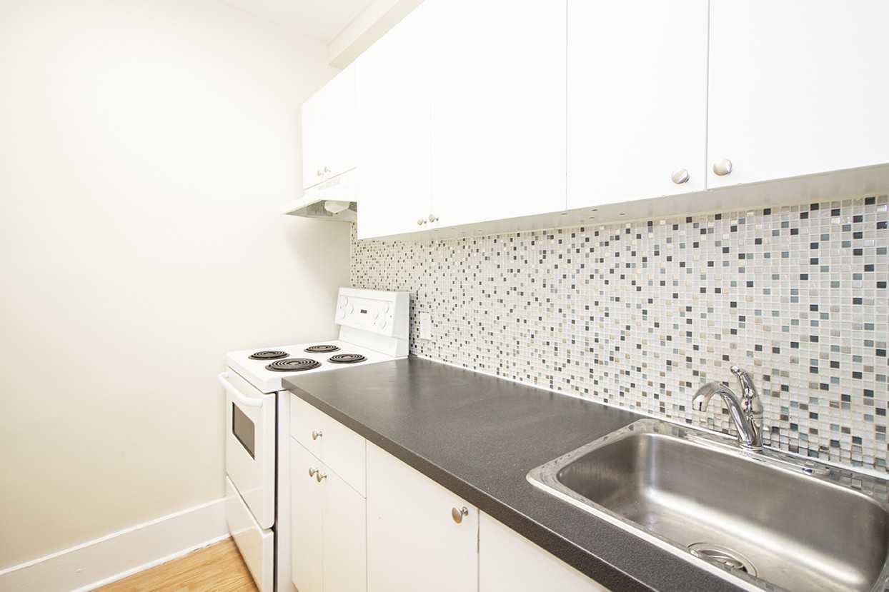 309 Enfield Crescent - Photo 3 of 14