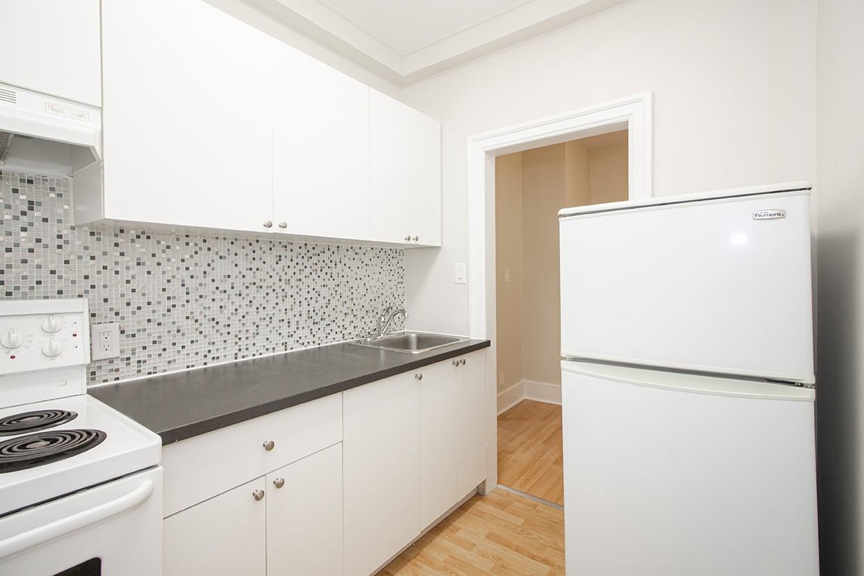 309 Enfield Crescent - Photo 4 of 14