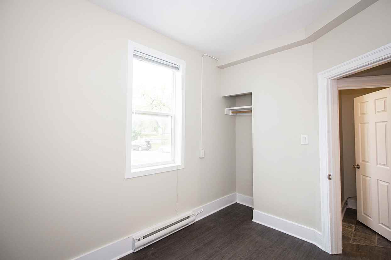 309 Enfield Crescent - Photo 6 of 14