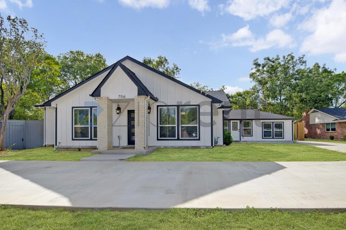 706 S Fielder Rd