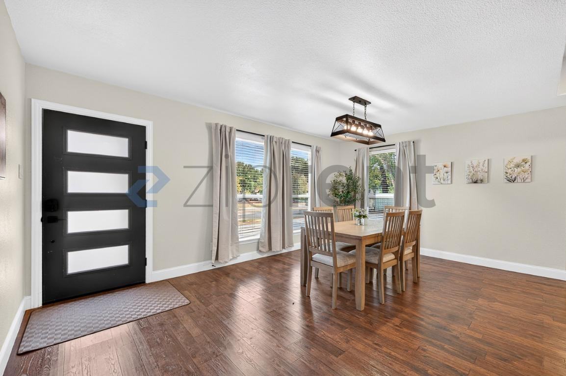706 S Fielder Rd - Photo 5 of 32