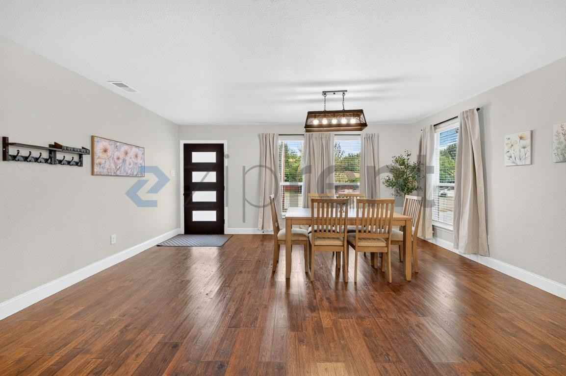 706 S Fielder Rd - Photo 6 of 32