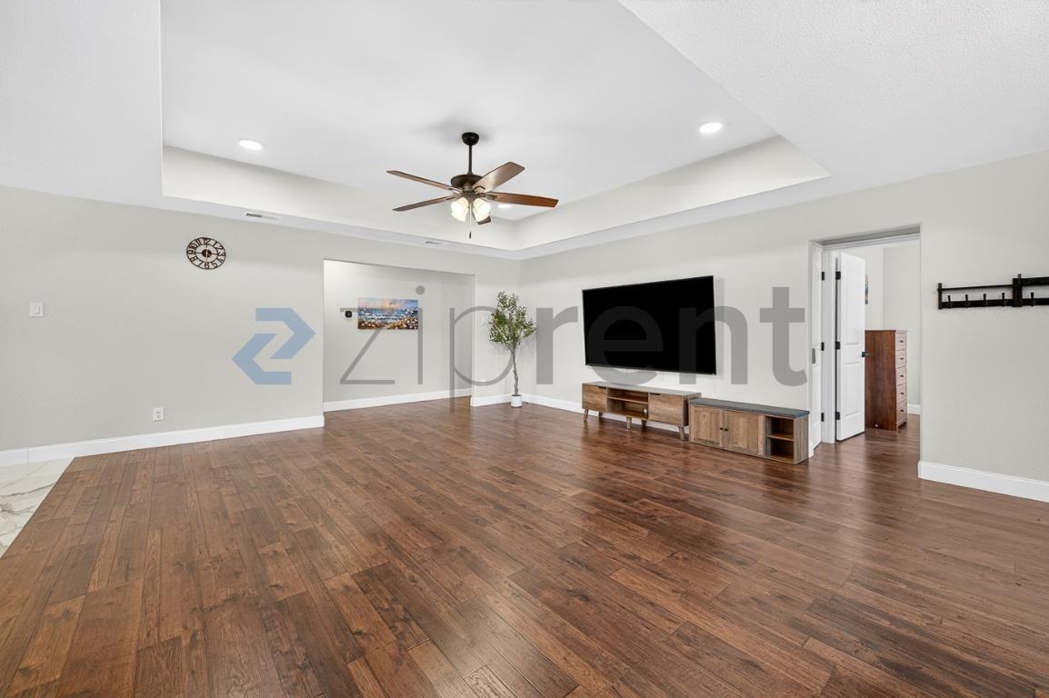 706 S Fielder Rd - Photo 7 of 32