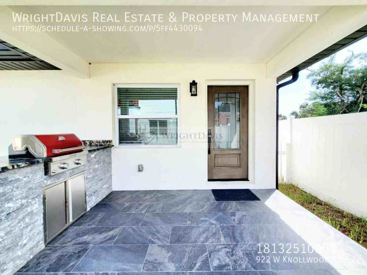 922 W Knollwood St #2 - Photo 3 of 16