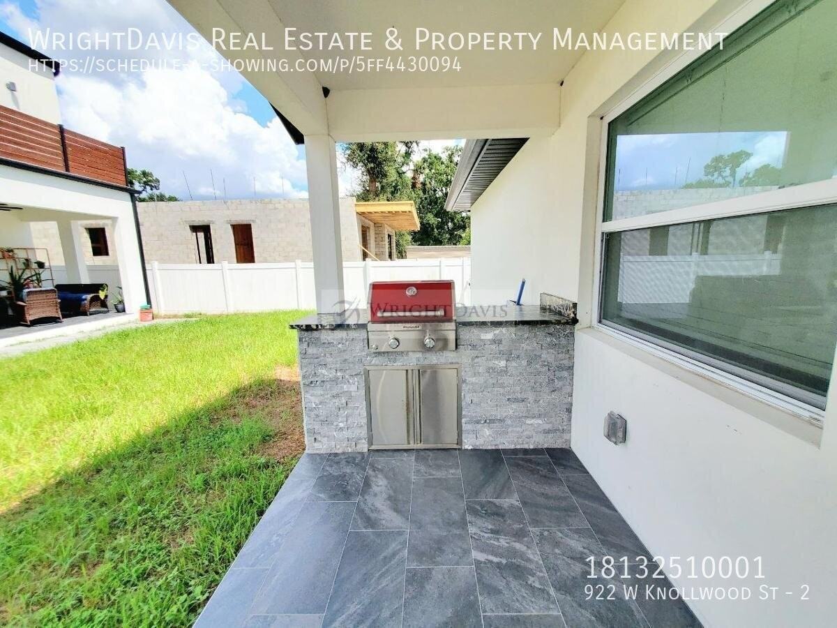 922 W Knollwood St #2 - Photo 4 of 16
