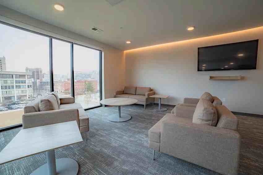 Mural Apartments - Photo 4 of 29