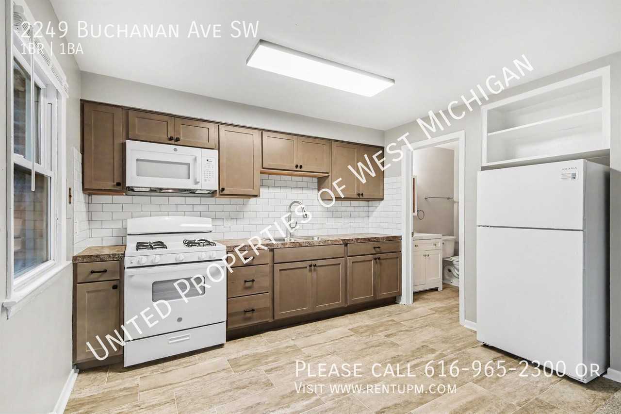 2249 Buchanan Ave Sw - Photo 4 of 16