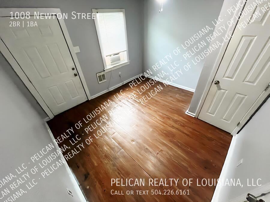1008 Newton St - Photo 2 of 6