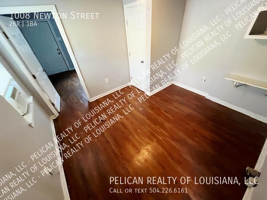 1008 Newton St - Photo 3 of 6