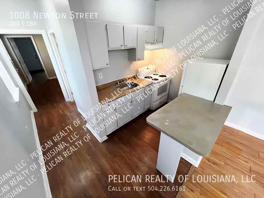 1008 Newton St - Photo 5 of 6