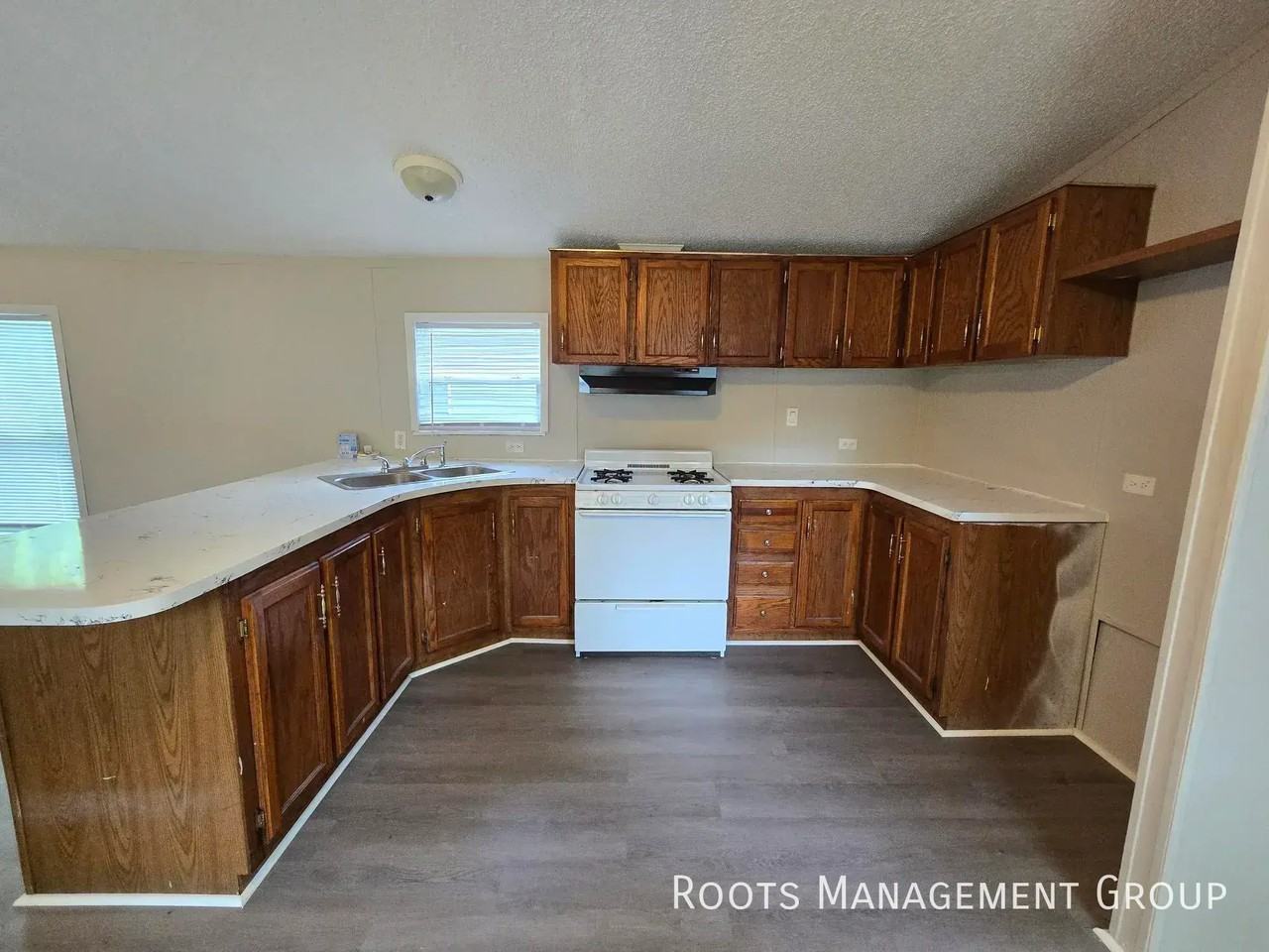 1112 W Mactavish Rd - Photo 2 of 14