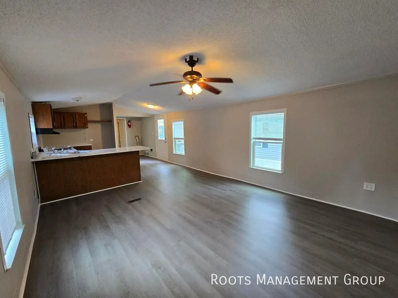 1112 W Mactavish Rd - Photo 3 of 14