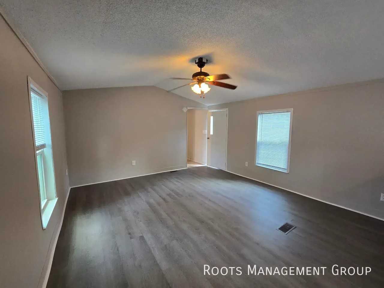 1112 W Mactavish Rd - Photo 4 of 14