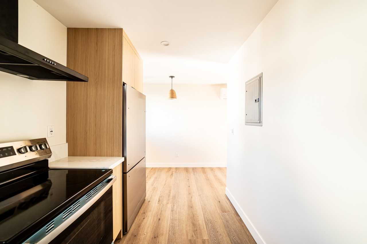 1346 S Dunsmuir Ave #1-2 - Photo 3 of 11