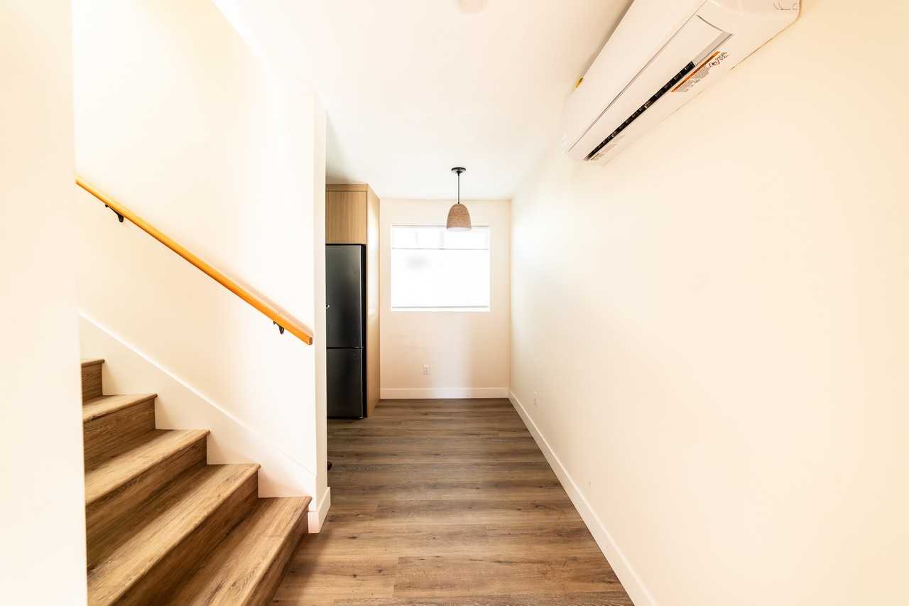 1346 S Dunsmuir Ave #1-2 - Photo 4 of 11