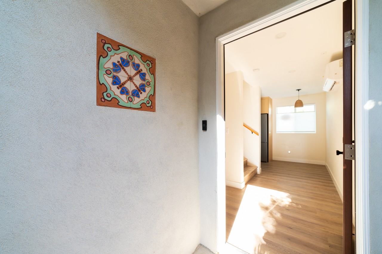 1346 S Dunsmuir Ave #1-2 - Photo 6 of 11