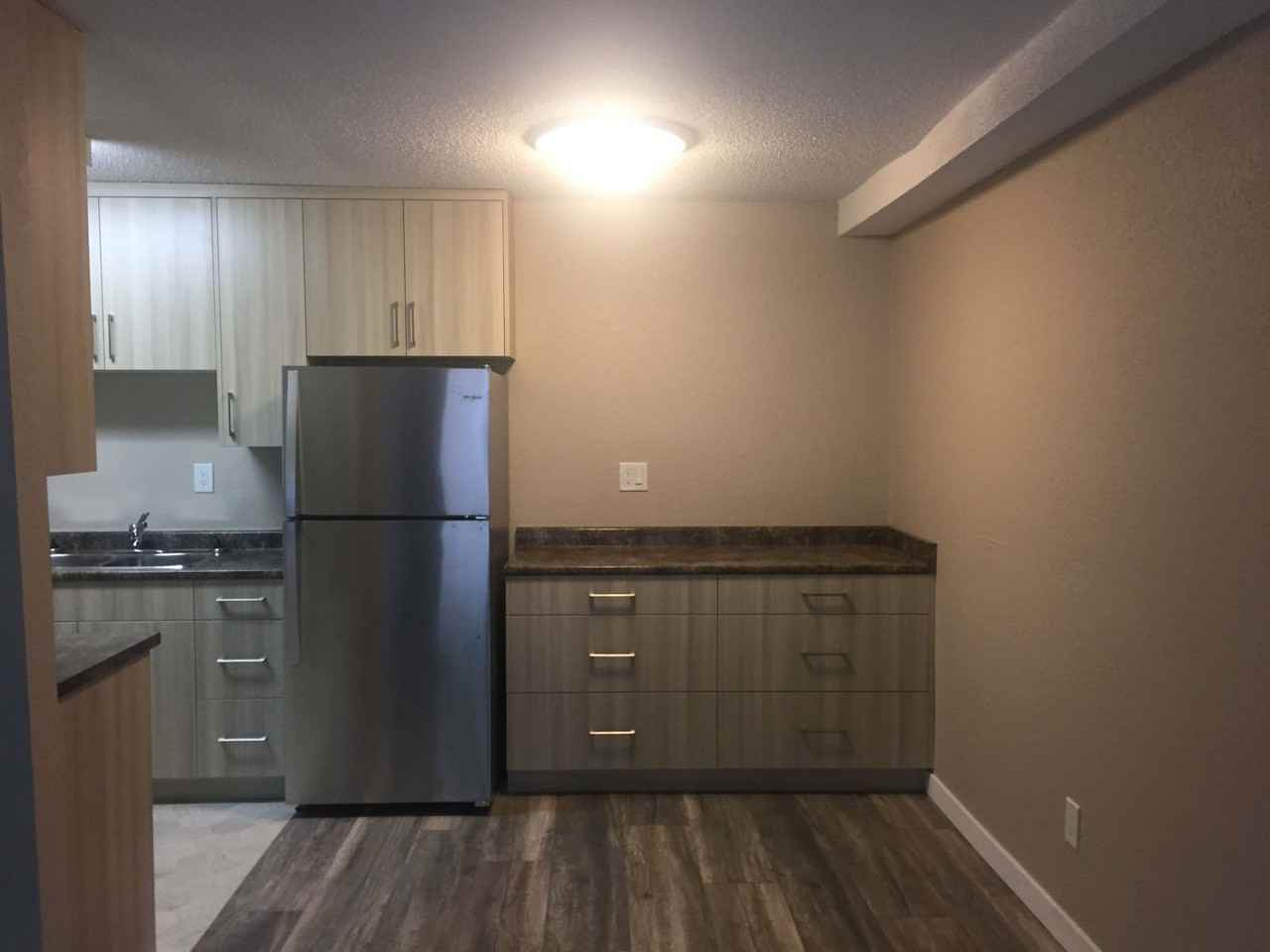 Sand Dollar Manor - Photo 7 of 33