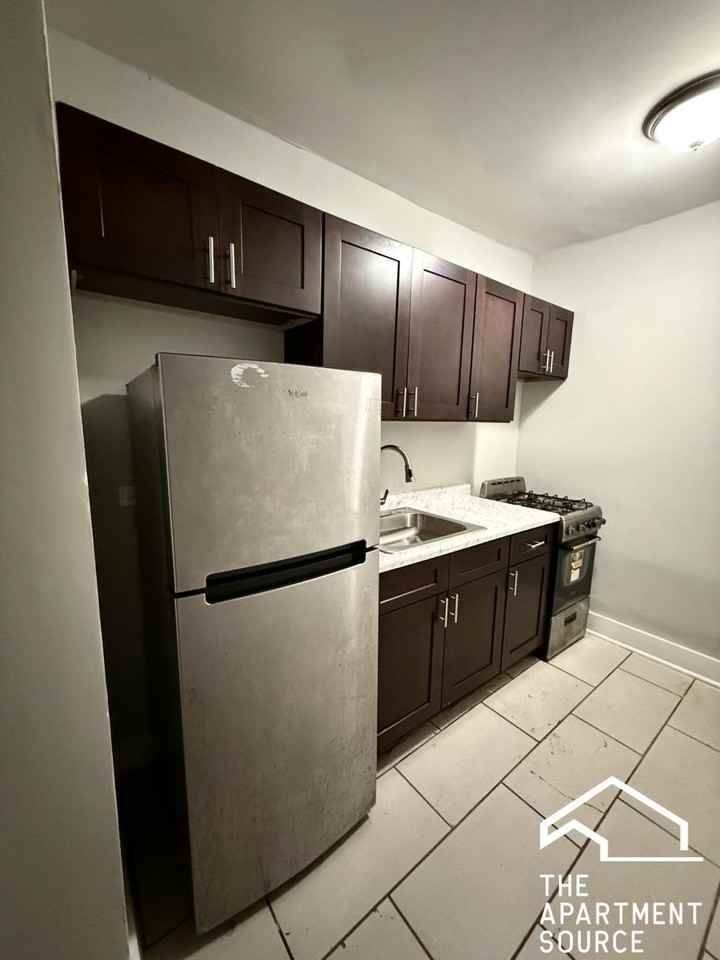 6949 S Paxton Ave #1A - Photo 4 of 7