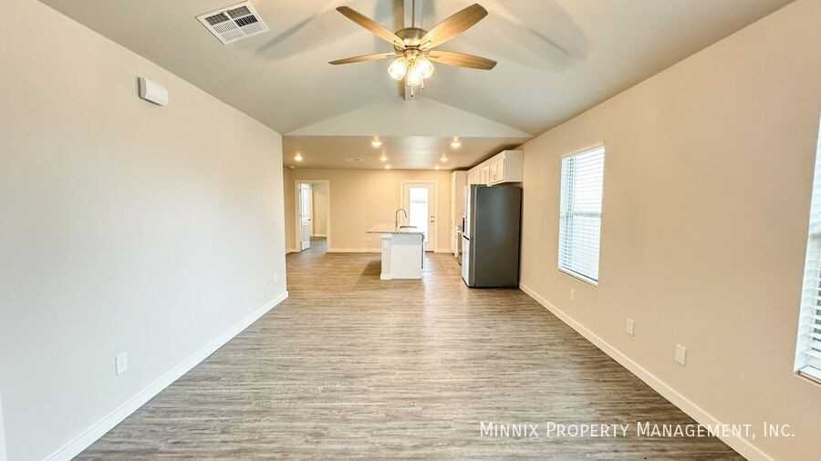 8031 Date Ave - Photo 3 of 26