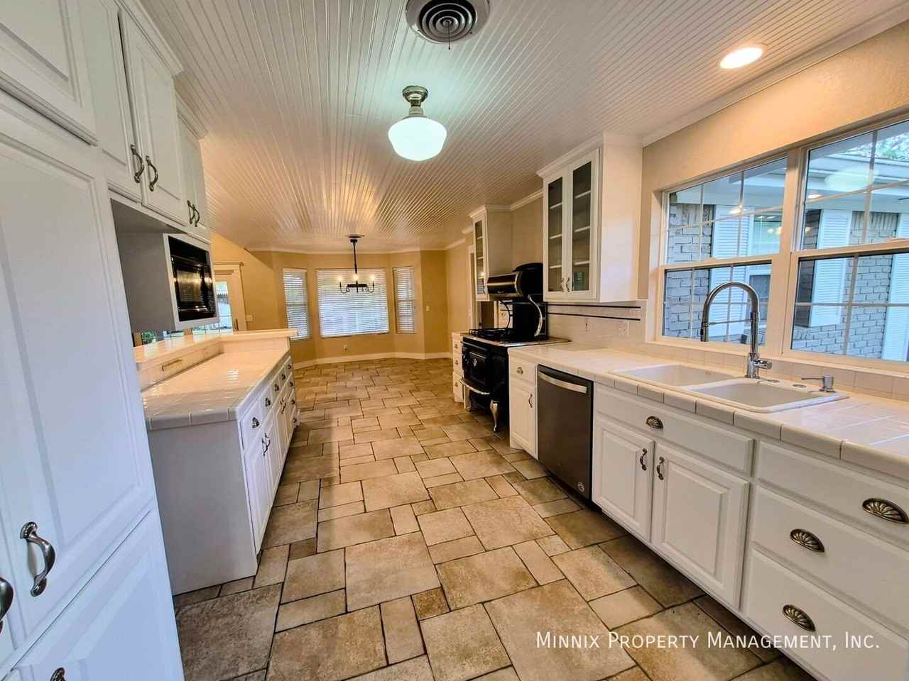 3514 Danbury Dr - Photo 2 of 49