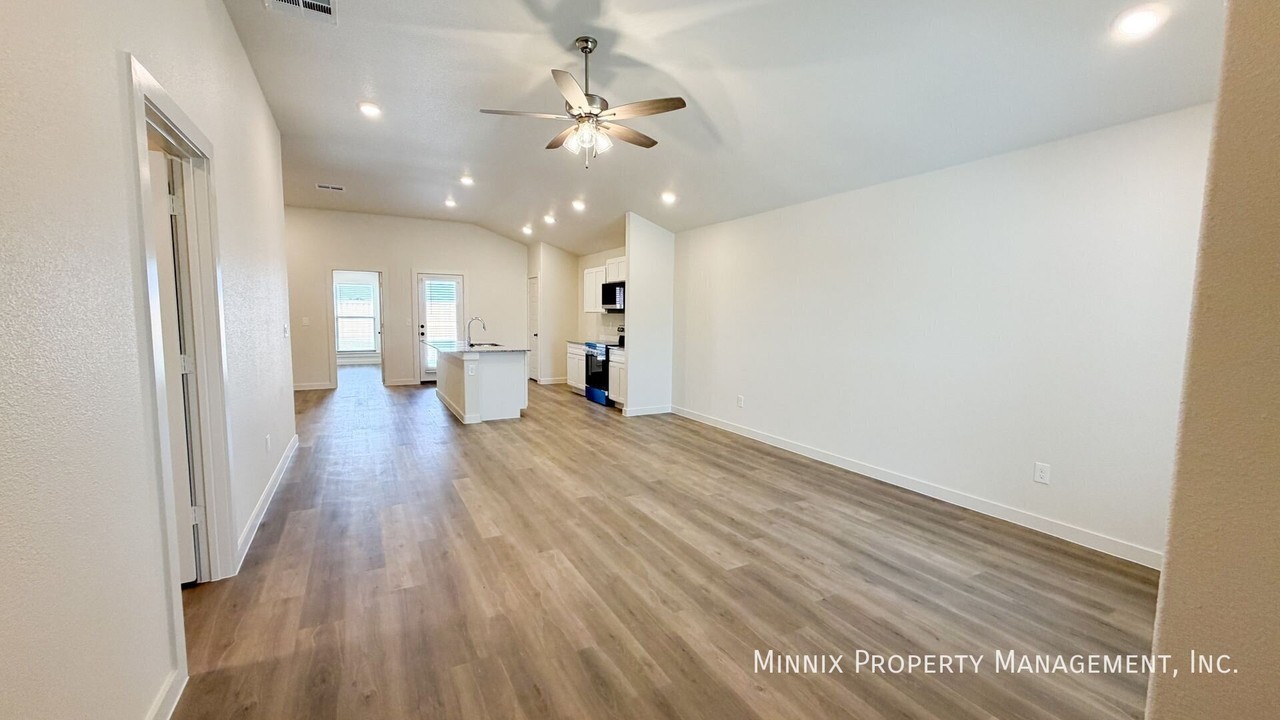 5542 Auburn St - Photo 3 of 24