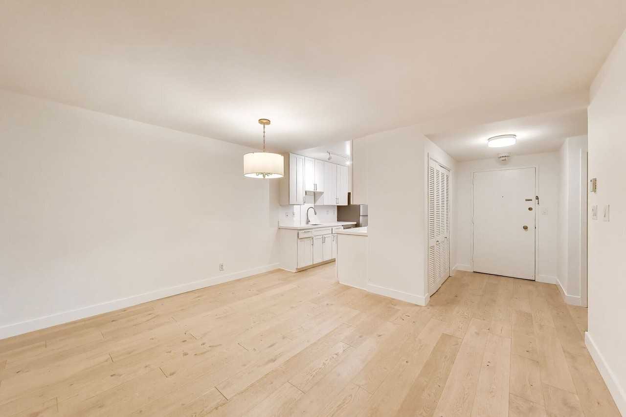 2200 Sacramento St #104 - Photo 6 of 33