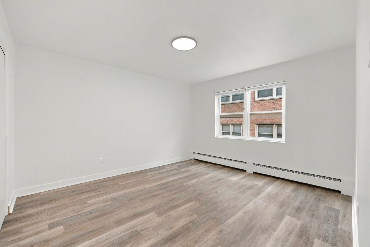 7121 36th St - Photo 4 of 9