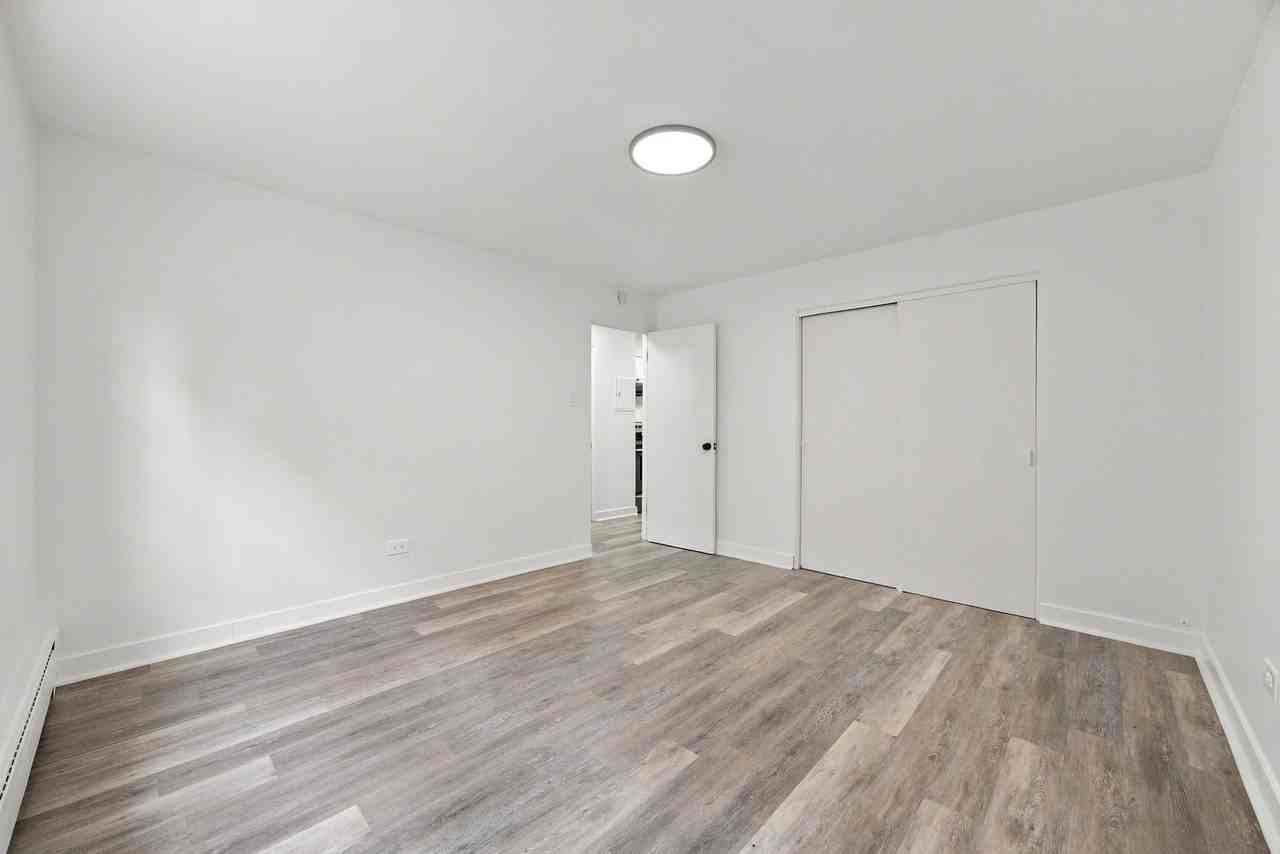 7121 36th St - Photo 5 of 9