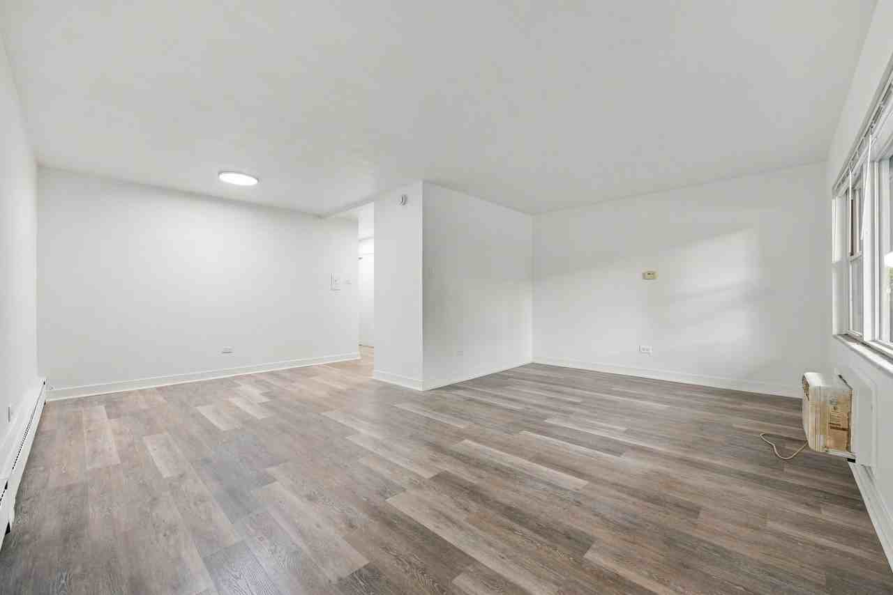 7121 36th St - Photo 6 of 9