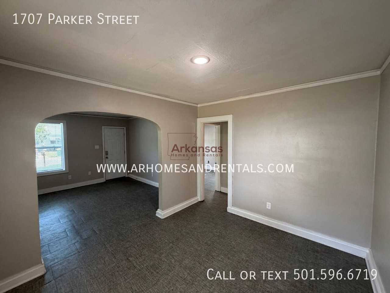 1707 Parker St - Photo 4 of 14