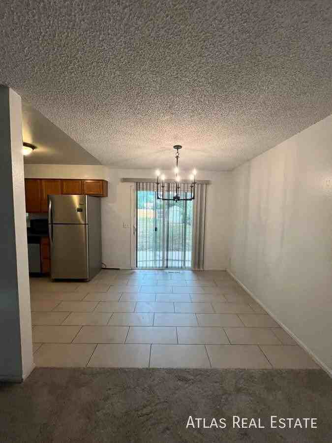 870 S Leyden St - Photo 4 of 19
