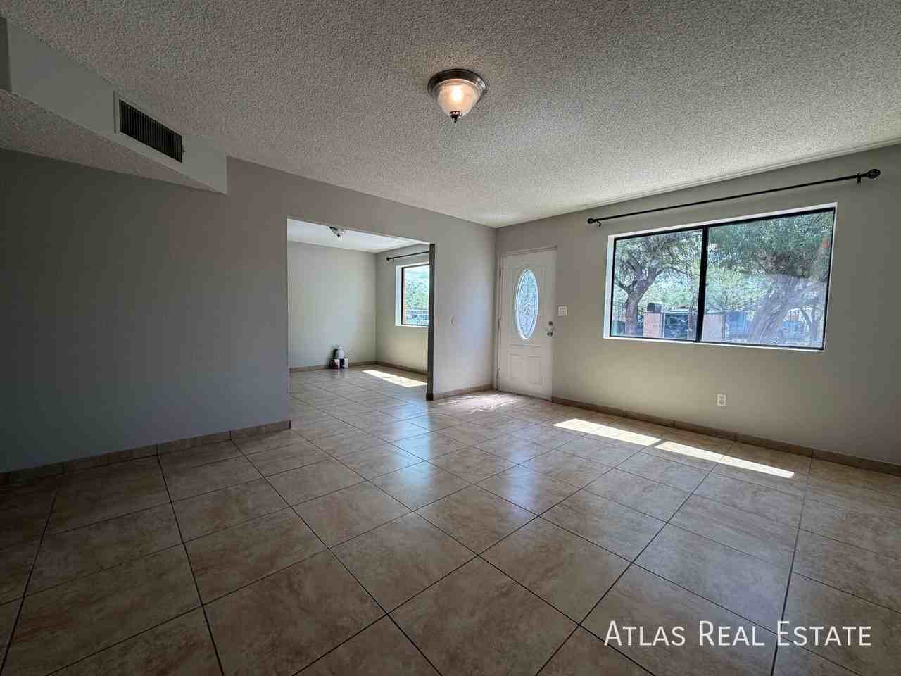 1354 W Sonora St - Photo 5 of 31