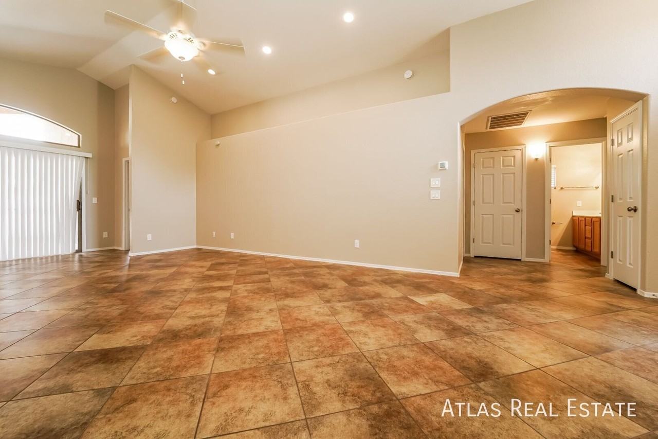 1486 W Sand Pebble Dr - Photo 3 of 21