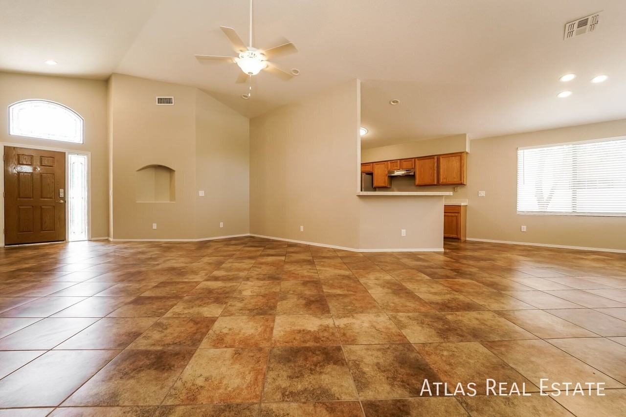 1486 W Sand Pebble Dr - Photo 4 of 21