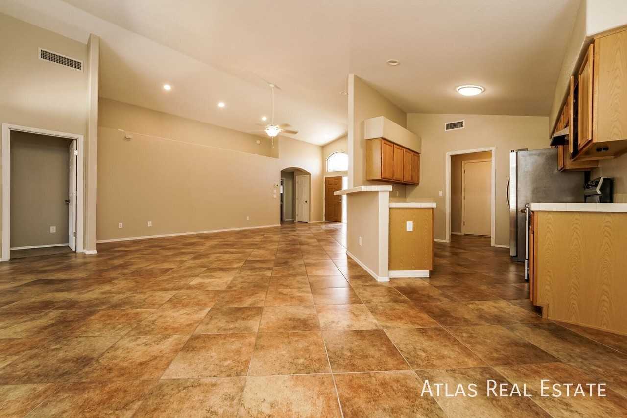 1486 W Sand Pebble Dr - Photo 5 of 21