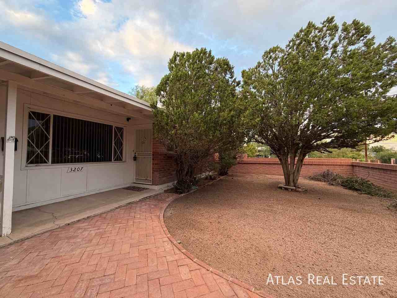 3207 E Fairmount St - Photo 2 of 39
