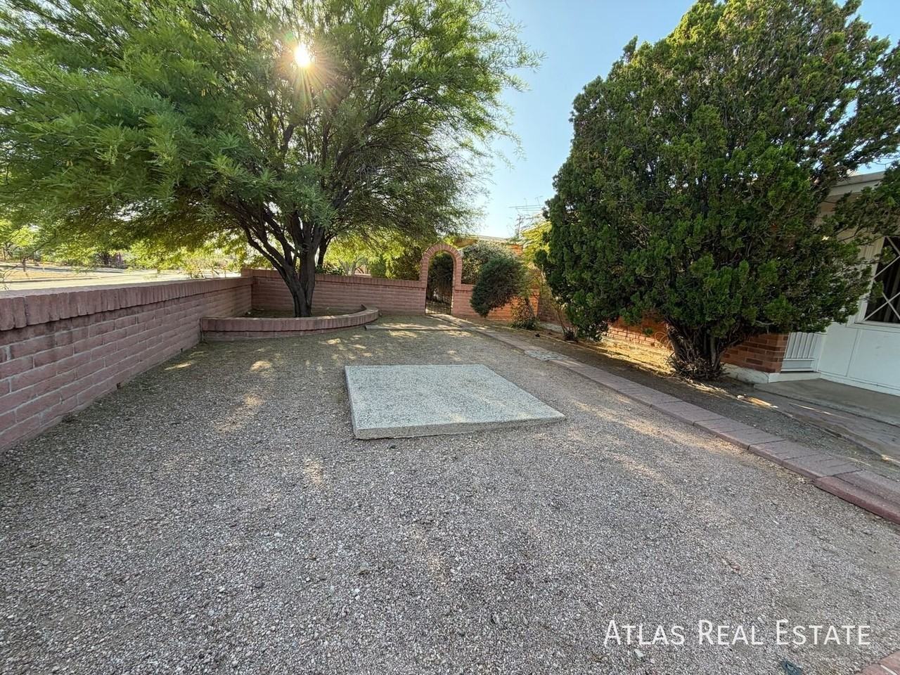 3207 E Fairmount St - Photo 4 of 39