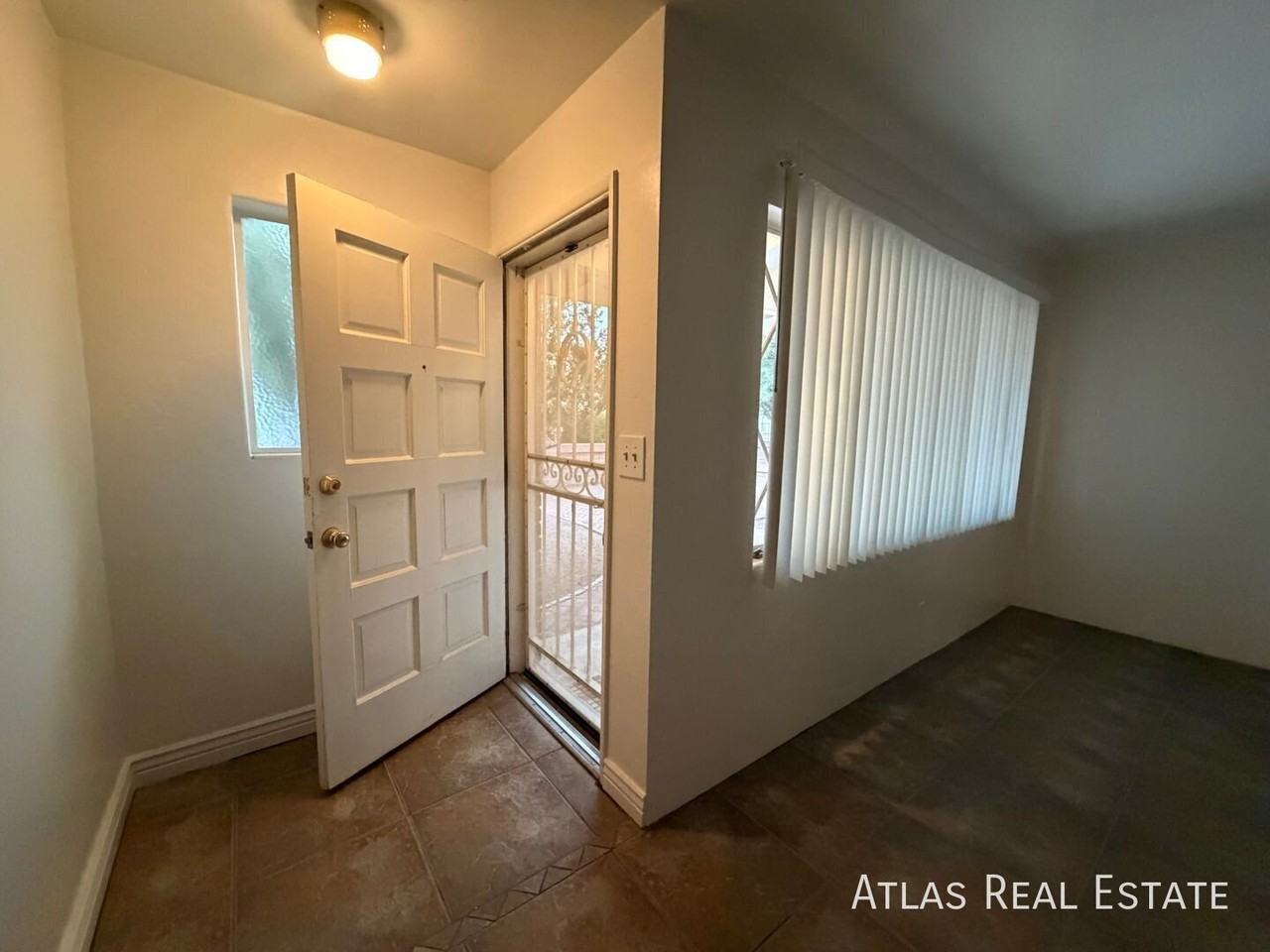 3207 E Fairmount St - Photo 6 of 39