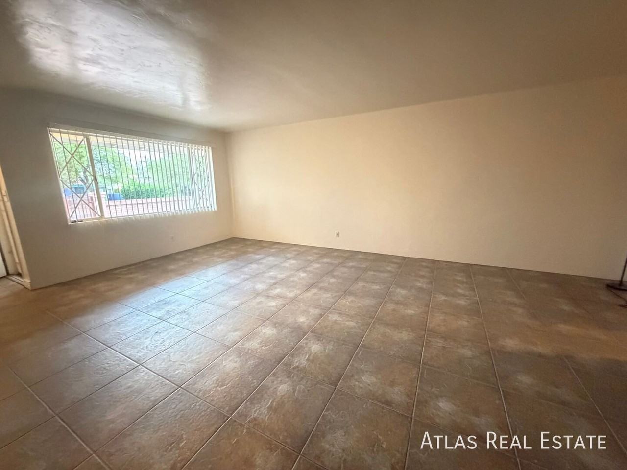 3207 E Fairmount St - Photo 7 of 39