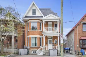 featured image of 404 Bay St