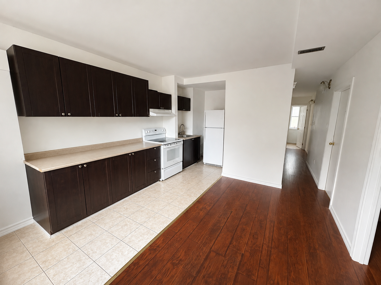 404 Bay St - Photo 2 of 10