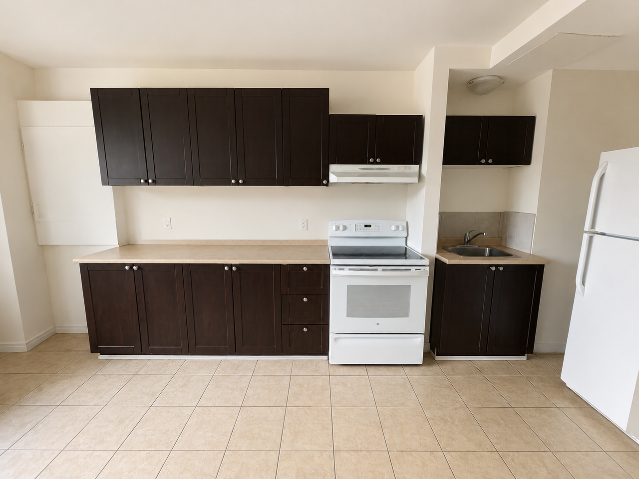 404 Bay St - Photo 3 of 10