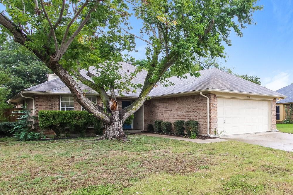 1701 Gainsborough Way - Photo 3 of 16